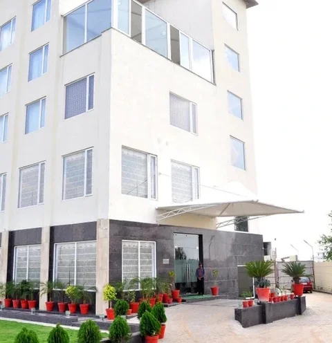 Вриндаван: The Royal Bharti Hotel