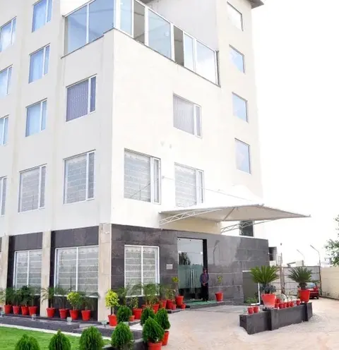 Вриндаван: The Royal Bharti Hotel
