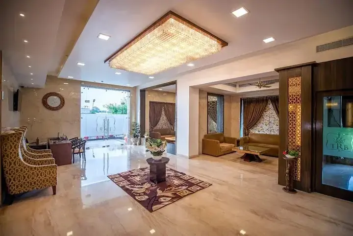 Вриндаван: The Royal Bharti Hotel