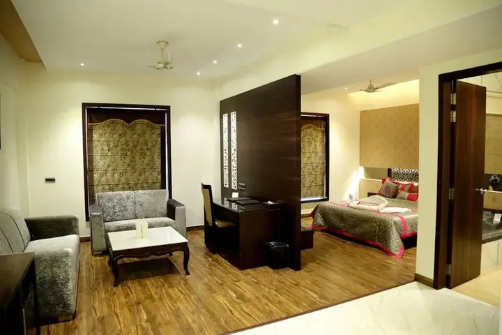 Вриндаван: The Royal Bharti Hotel
