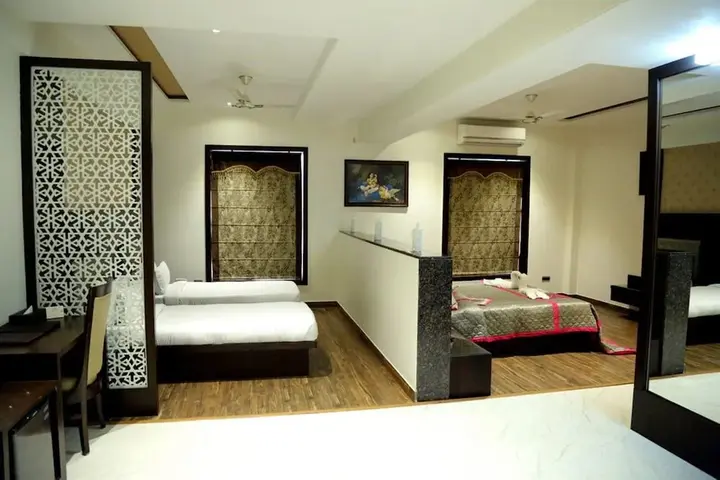 Вриндаван: The Royal Bharti Hotel