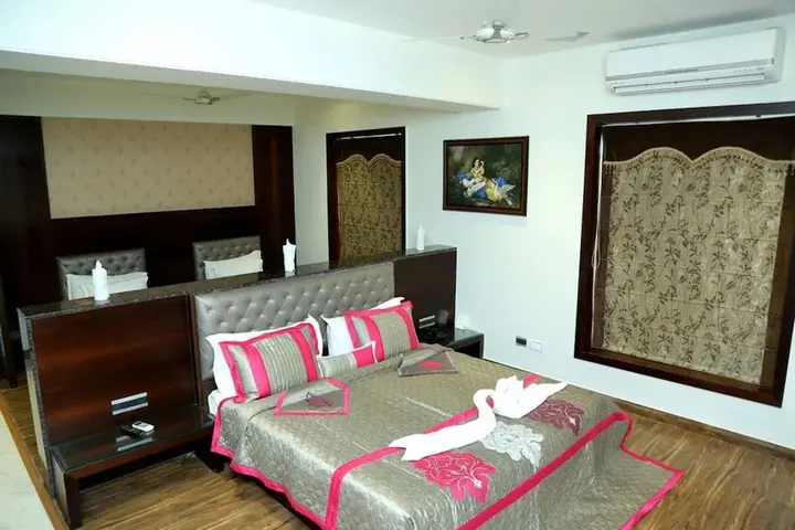Вриндаван: The Royal Bharti Hotel