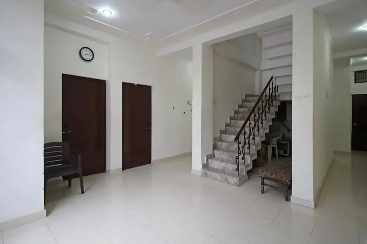 Барейлли: OYO Homes Rohilkhand Dental College