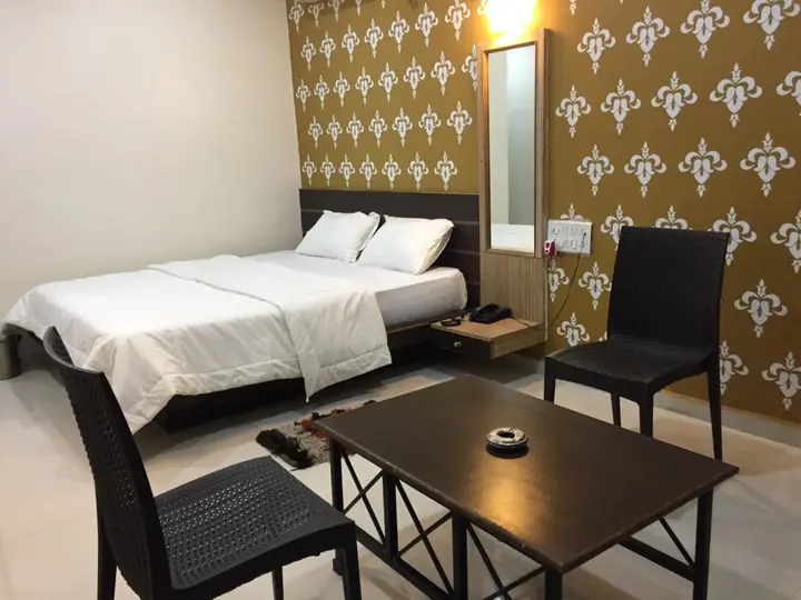 Хандала: Hotel Sheetal