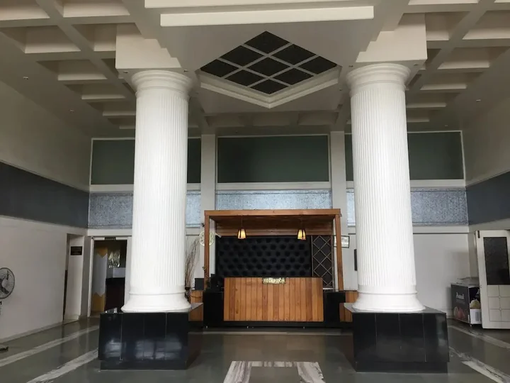 Хандала: Hotel Sheetal