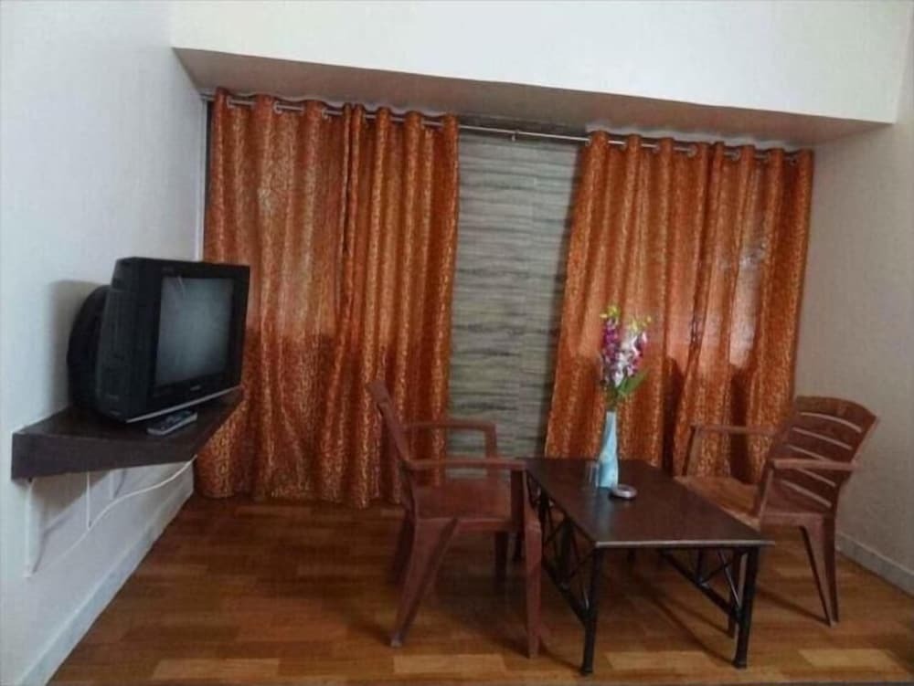 Хандала: Hotel Sheetal
