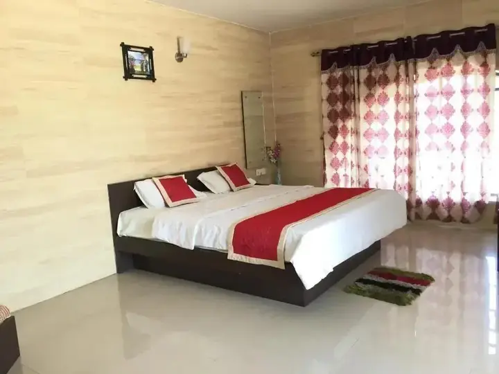 Хандала: Hotel Sheetal