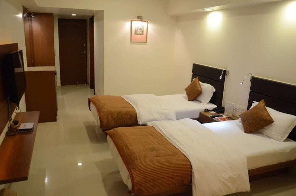 Вадодара: Hotel Yuvraj