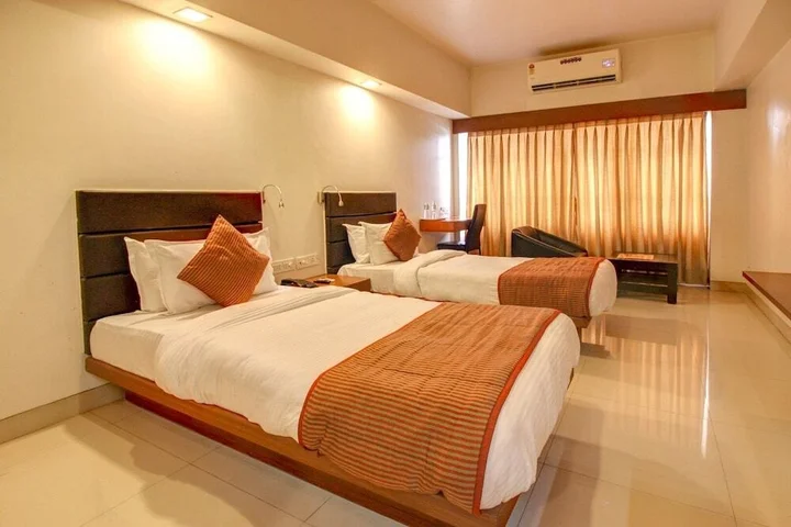 Вадодара: Hotel Yuvraj