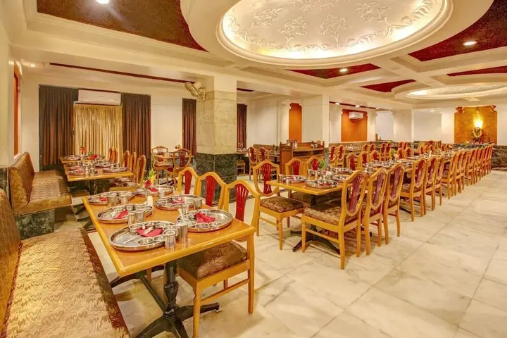 Вадодара: Hotel Yuvraj