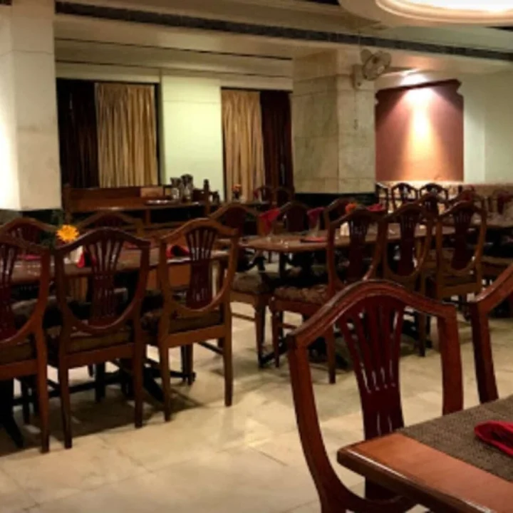 Вадодара: Hotel Yuvraj