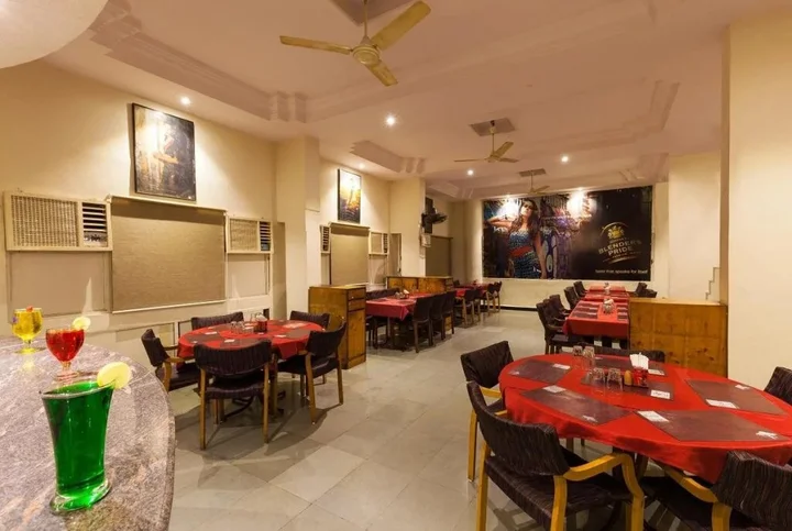 Колхапур: Hotel Rajat Executive