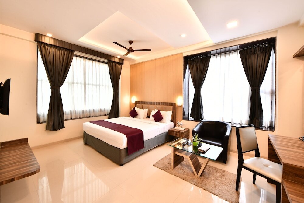 Раджгурунагар: Click Hotel Sagar Plaza Chakan, Pune
