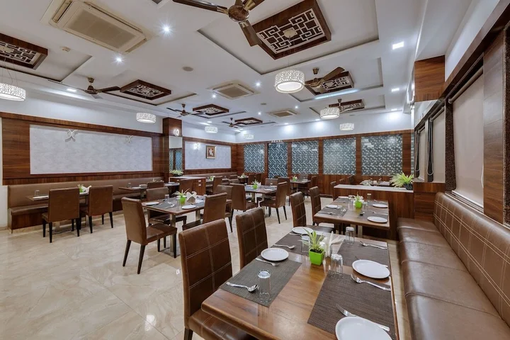 Раджгурунагар: Click Hotel Sagar Plaza Chakan, Pune