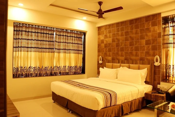 Раджгурунагар: Click Hotel Sagar Plaza Chakan, Pune