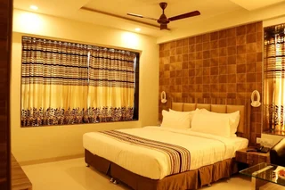 Раджгурунагар: Click Hotel Sagar Plaza Chakan, Pune