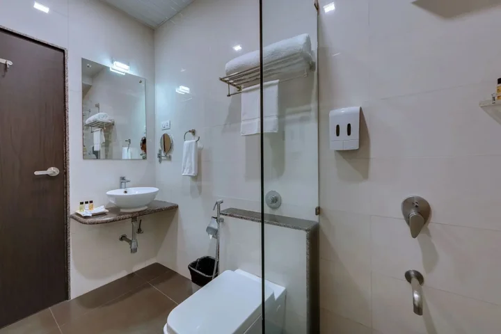 Раджгурунагар: Click Hotel Sagar Plaza Chakan, Pune