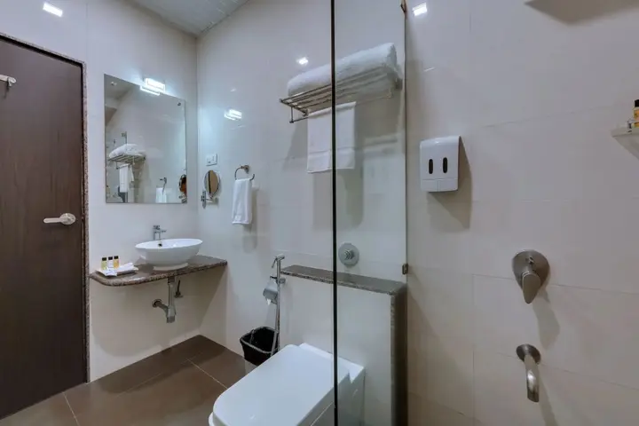 Раджгурунагар: Click Hotel Sagar Plaza Chakan, Pune