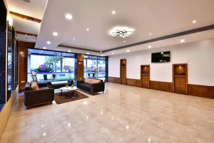 Раджгурунагар: Click Hotel Sagar Plaza Chakan, Pune