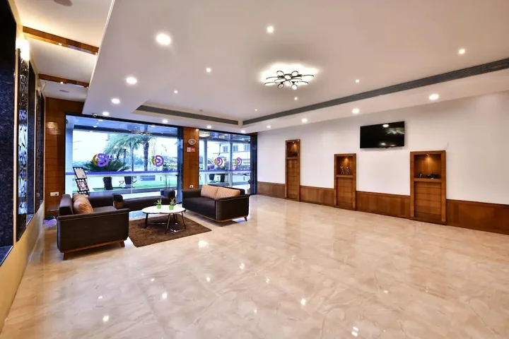 Раджгурунагар: Click Hotel Sagar Plaza Chakan, Pune