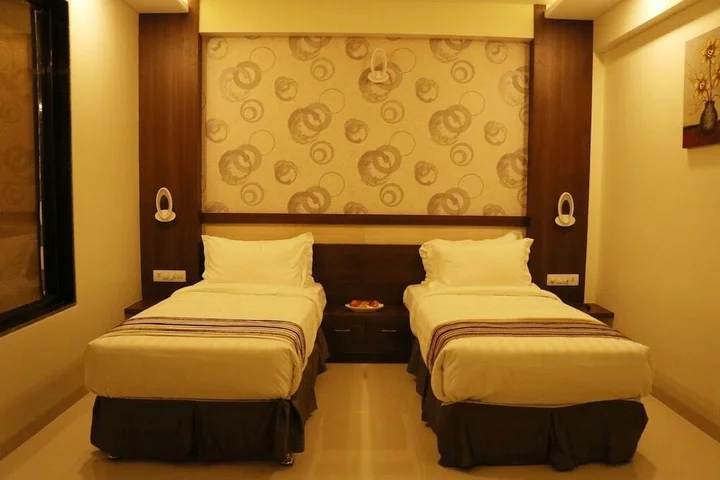 Раджгурунагар: Click Hotel Sagar Plaza Chakan, Pune