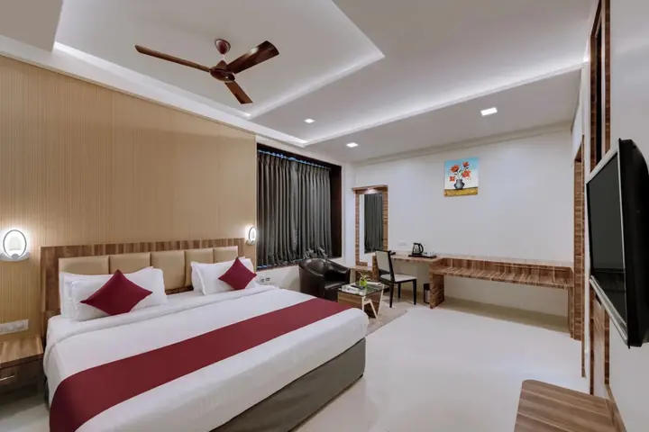 Раджгурунагар: Click Hotel Sagar Plaza Chakan, Pune