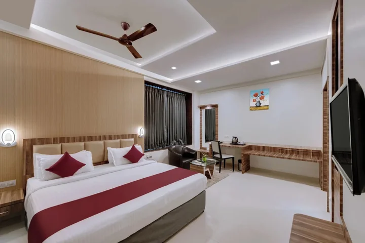 Раджгурунагар: Click Hotel Sagar Plaza Chakan, Pune
