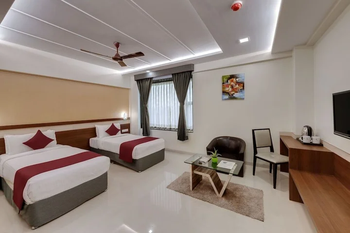 Раджгурунагар: Click Hotel Sagar Plaza Chakan, Pune