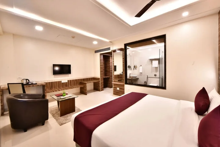 Раджгурунагар: Click Hotel Sagar Plaza Chakan, Pune