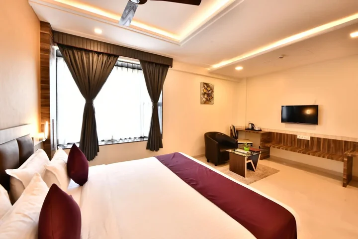 Раджгурунагар: Click Hotel Sagar Plaza Chakan, Pune