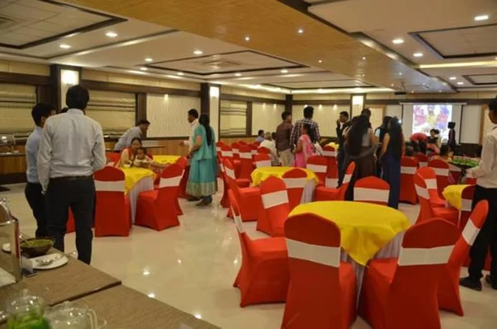 Раджгурунагар: Click Hotel Sagar Plaza Chakan, Pune