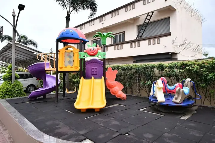 Раджгурунагар: Click Hotel Sagar Plaza Chakan, Pune