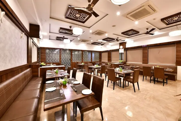 Раджгурунагар: Click Hotel Sagar Plaza Chakan, Pune