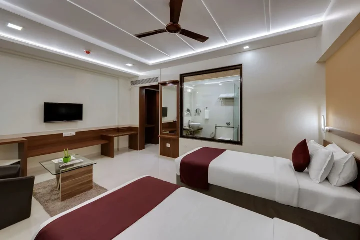 Раджгурунагар: Click Hotel Sagar Plaza Chakan, Pune