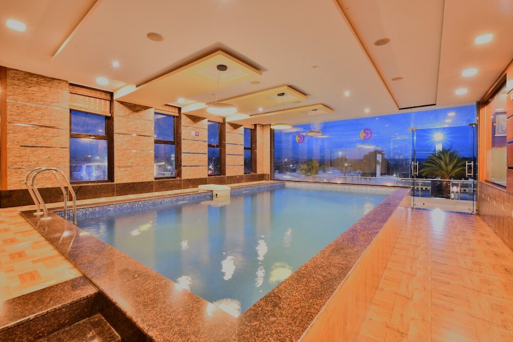 Раджгурунагар: Click Hotel Sagar Plaza Chakan, Pune