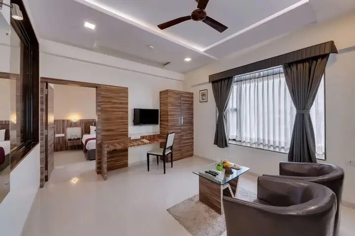 Раджгурунагар: Click Hotel Sagar Plaza Chakan, Pune