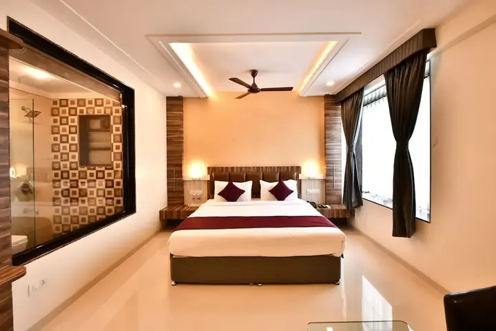 Раджгурунагар: Click Hotel Sagar Plaza Chakan, Pune