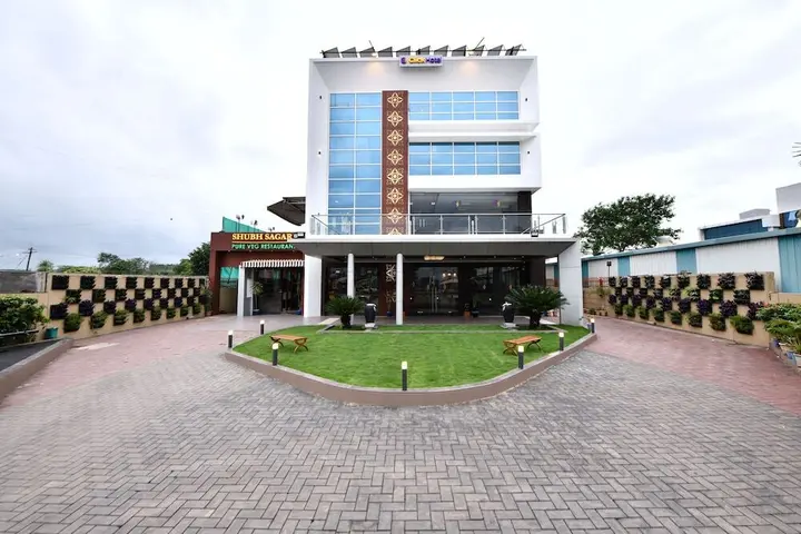Раджгурунагар: Click Hotel Sagar Plaza Chakan, Pune