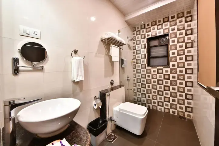 Раджгурунагар: Click Hotel Sagar Plaza Chakan, Pune