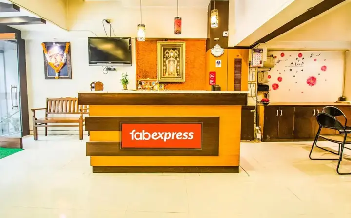 Пуна: Fabexpress Karishma