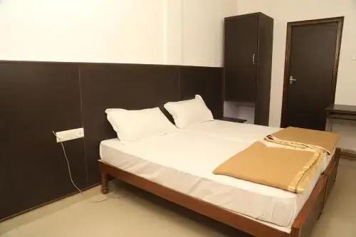 Орай: Hotel Shree Hari