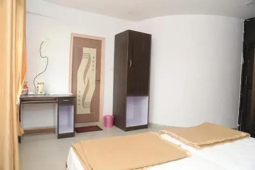 Орай: Hotel Shree Hari