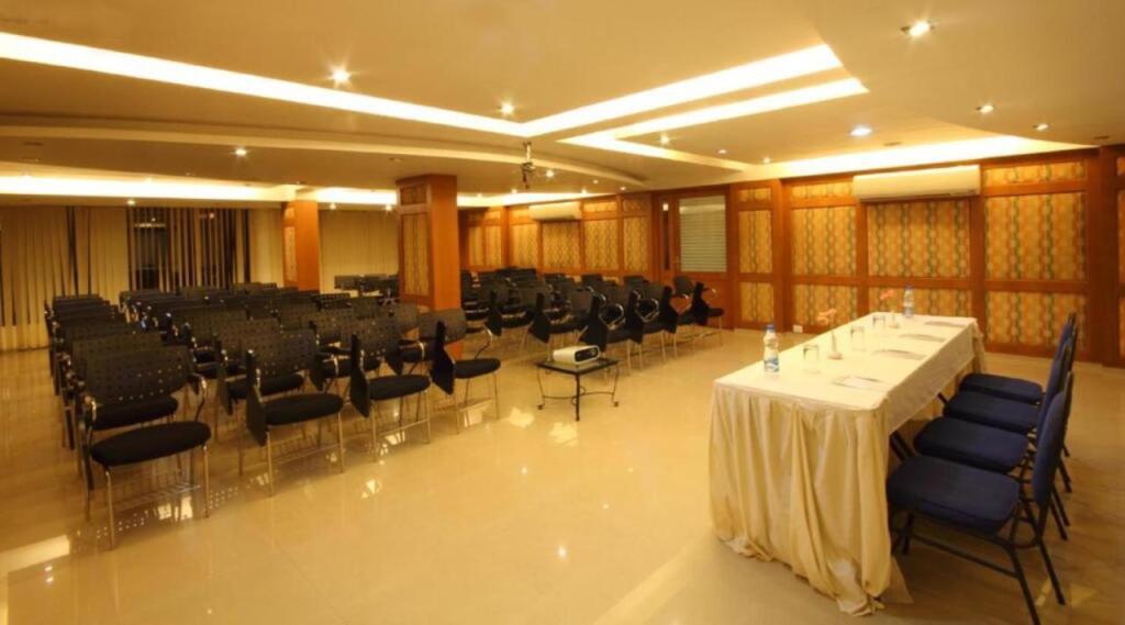 Вагатор: Konkan Crown Resort & Club Sawantwadi