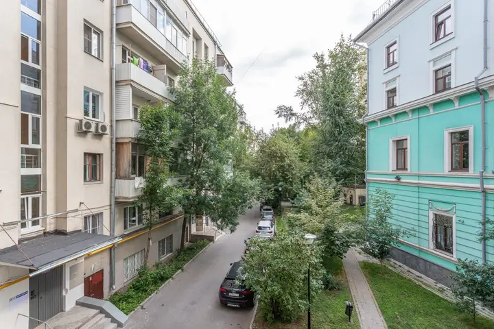 Москва: Апартаменты в Парижском Стиле на Патриарших