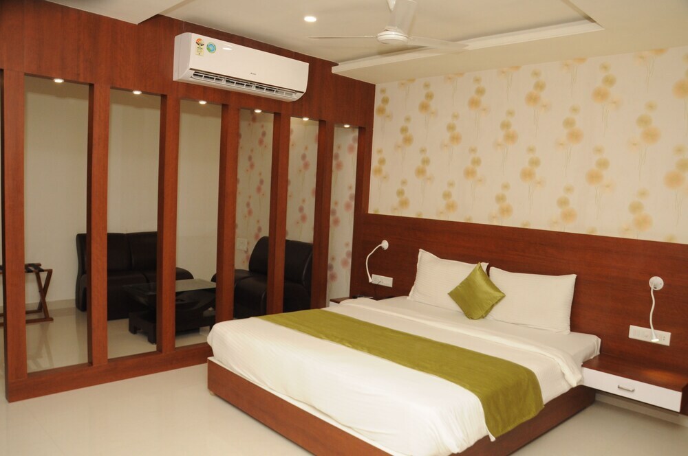 Дварка: Madhuvan Suites by Blues