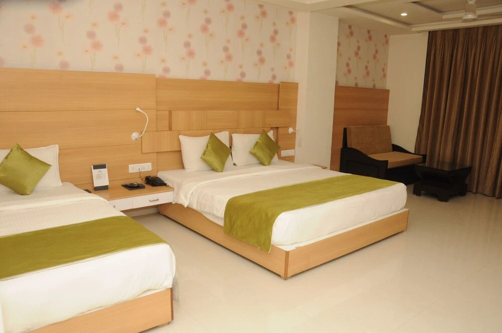Дварка: Madhuvan Suites by Blues