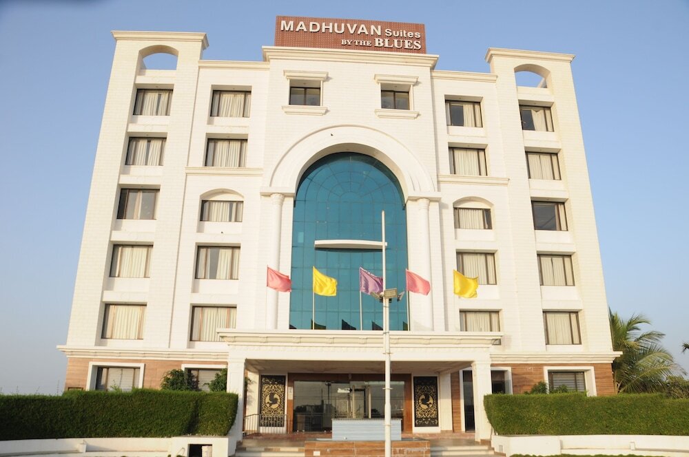 Дварка: Madhuvan Suites by Blues