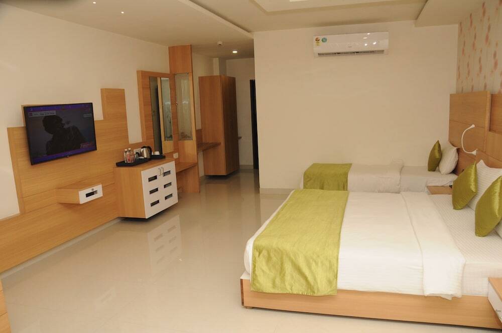 Дварка: Madhuvan Suites by Blues