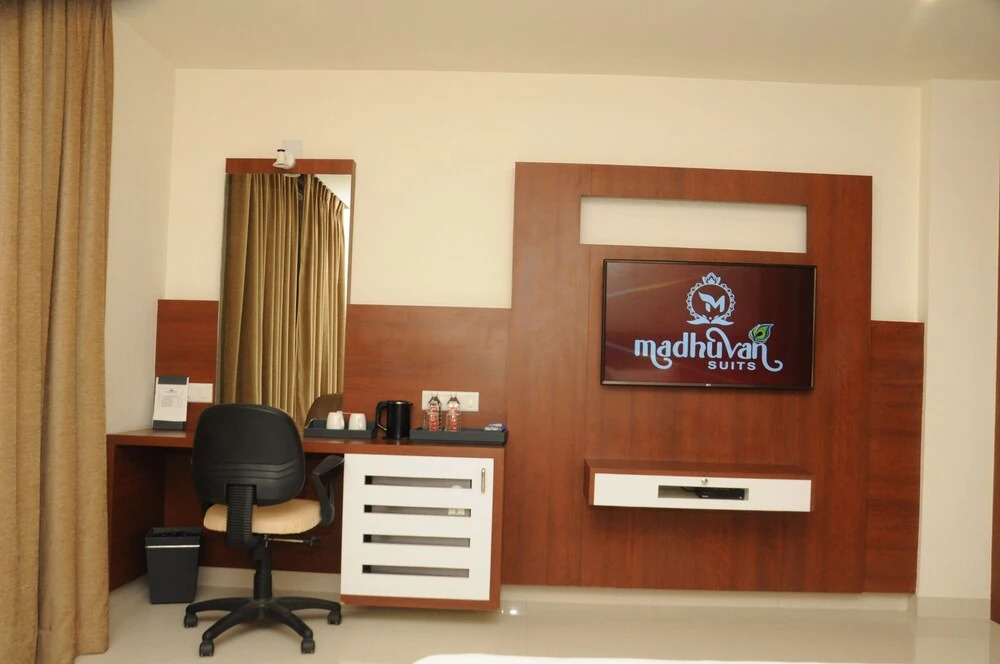 Дварка: Madhuvan Suites by Blues