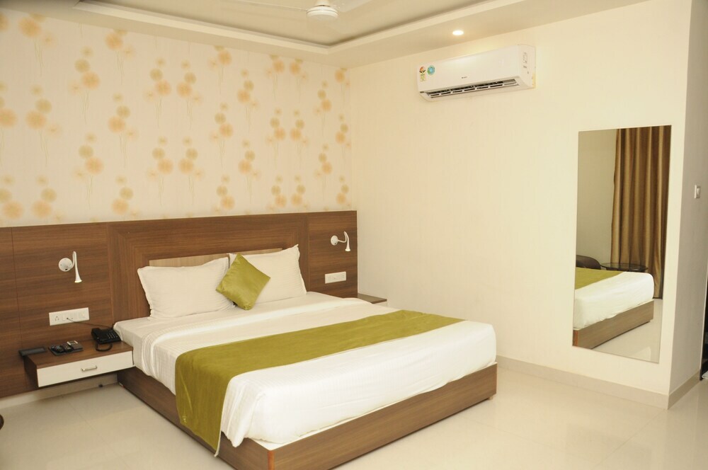 Дварка: Madhuvan Suites by Blues